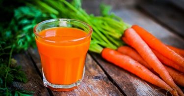 Чем полезен морковный сок для женщин и мужчин?