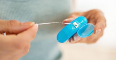Как часто пользоваться зубной нитью?