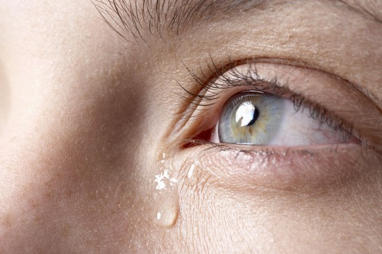 как лечить слезоточивость глаз