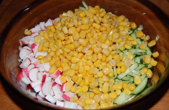 кукурузу в салатницу