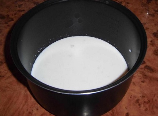 Заливаем рисовую крупу горячим коровьим молоком