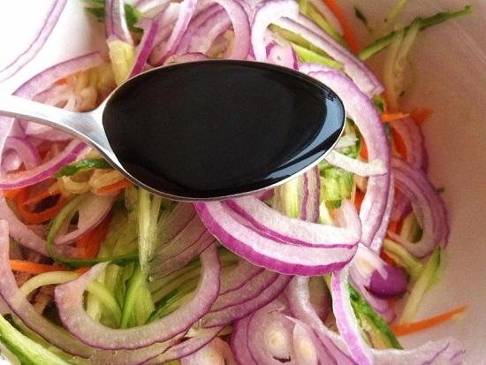 Приправляем салат