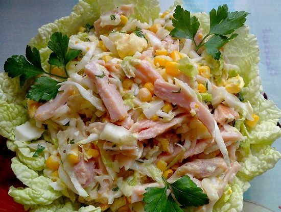Салат с пекинской капустой и кукурузой