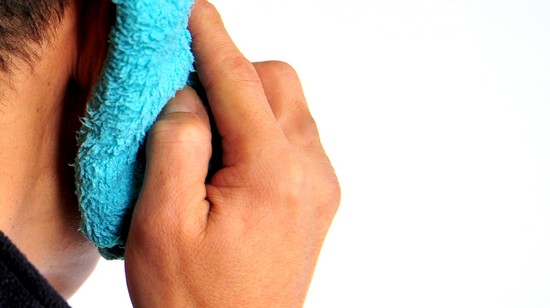 Полуспиртовой компресс: как сделать на грудь, ухо, ногу?