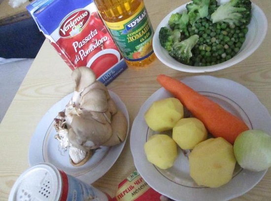 Хорошенько промываем овощи