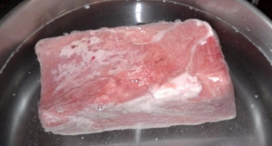 Промоем свиную мякоть