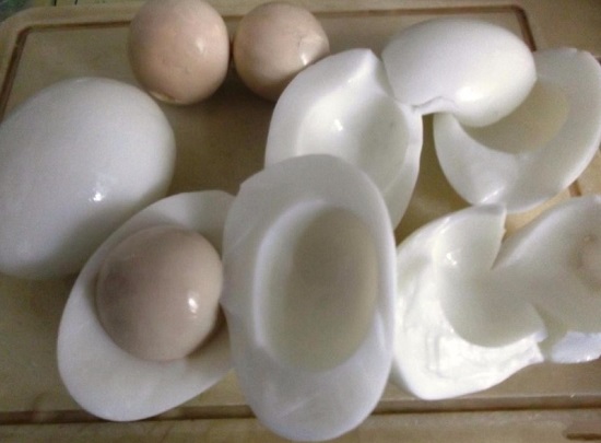 Варим вкрутую куриные яйца