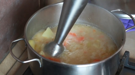 измельчаем их до консистенции пюре