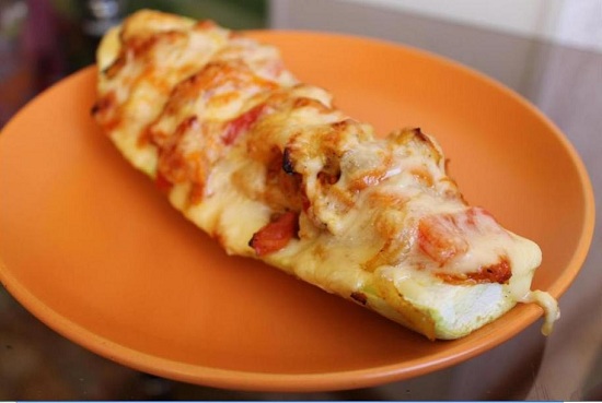 Кабачки, фаршированные курицей и грибами