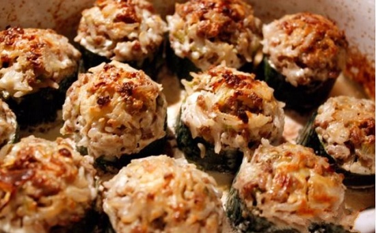 кабачки, фаршированные рисом и мясом, в духовке