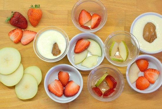 Заполняем формочки приготовленной массой