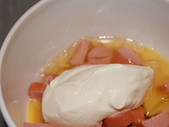 Теперь введем сметану