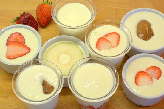 Ставим формы в пароварку и готовим пудинг