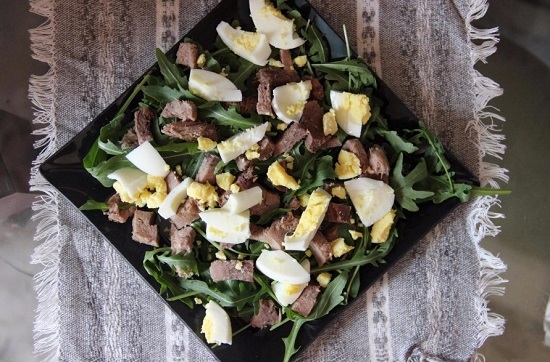 Выкладываем яйца