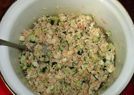 салат с тунцом консервированным и яйцом, огурцом