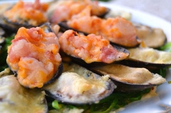 мидии, запеченные в духовке под сливочным соусом с «Терияки»