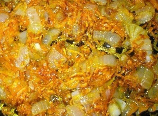 Пассеруем овощи до мягкости на масле растительном