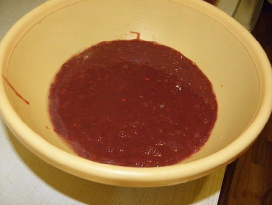 Пропустим печень индейки через мясорубку