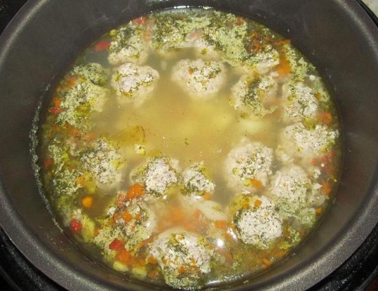 Суп с фрикадельками будет готов