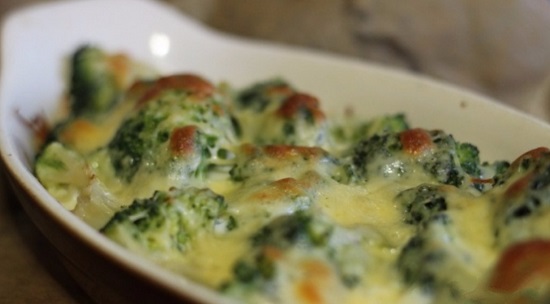Брокколи под сырной шубкой