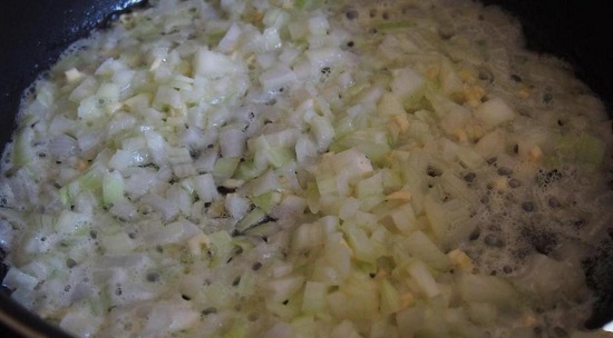 Пассеруем овощи в сливочном масле