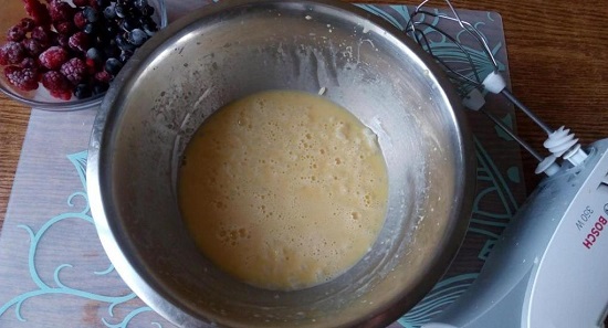 Тщательно взбиваем все ингредиенты