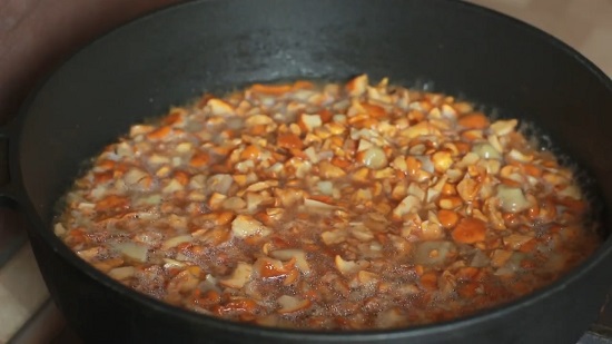 Должна выделиться жидкость