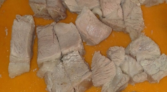 мясо в бульоне