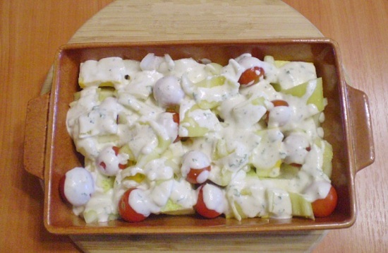 Польем овощи заправкой