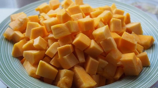нарезаем тыквенную мякоть