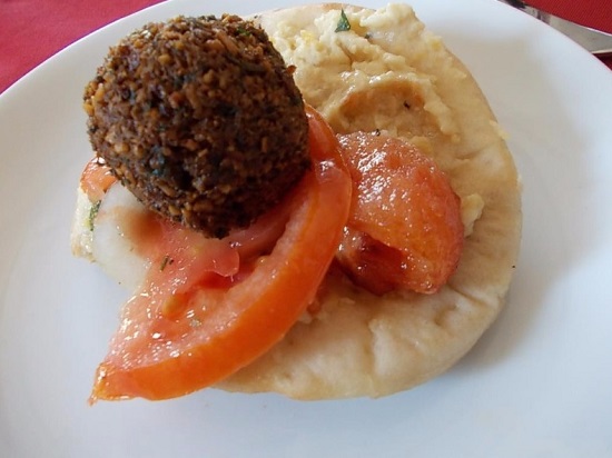 С чем едят хумус? Рецепты 