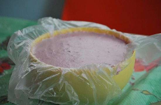 Выкладываем в нее нашу творожную массу