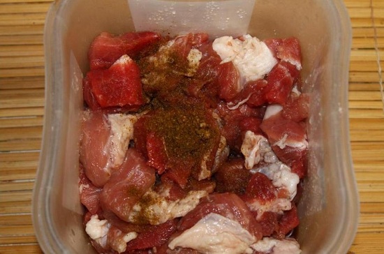 В течение одного часа маринуем