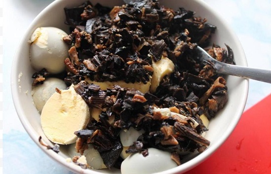 Соединяем грибы с яичными желтками