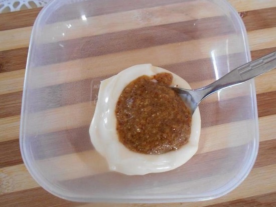 соединим натуральный йогурт, горчицу и майонез