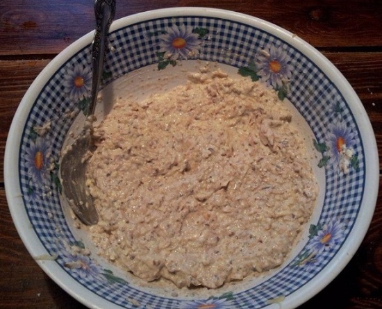 Вводим сметану и размешиваем