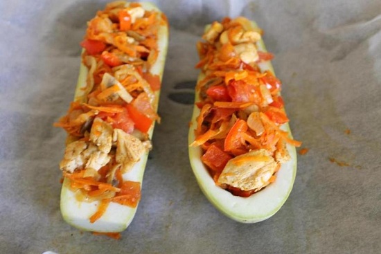 Кабачковые лодочки фаршируем