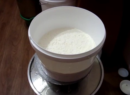 Сверху ставим пресс