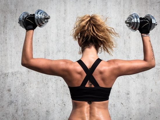 немного нагружать трапециевидные мышцы